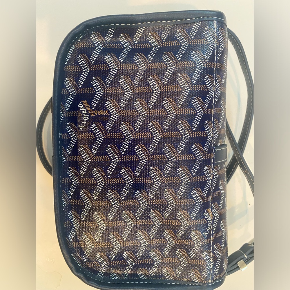 PVC diagonal pattern small size Flap close Shoulder & Crossbody Bag in Navy - Picture 3 of 7